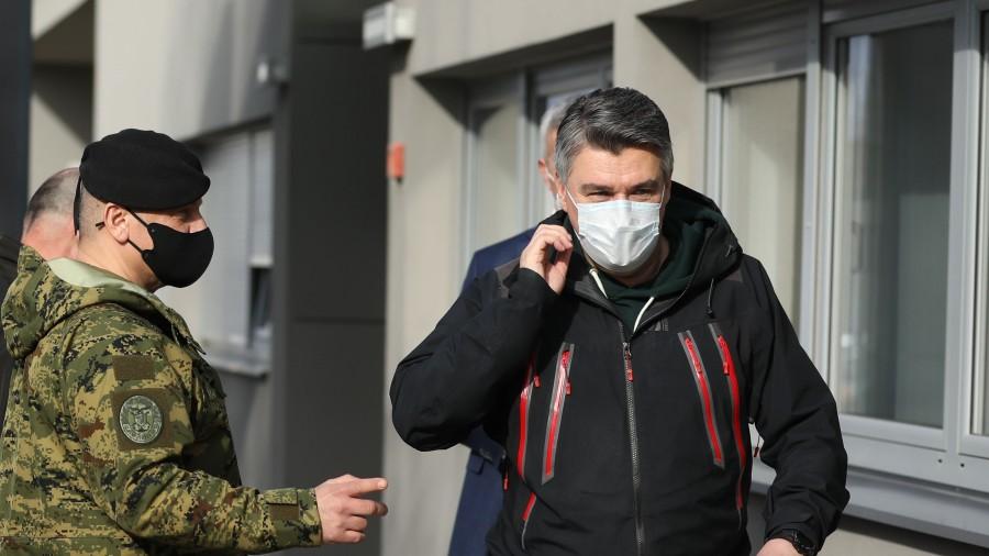 Predsjednik Milanović  tijekom posjeta Banovini / Foto: Hian