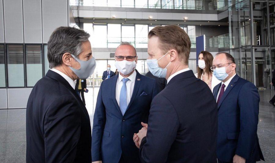 Hrvatski ministar Grlić Radman razgovarao s američkim državnim tajnikom Blinkenom i nizom drugih kolega iz članica NATO-a Hrvatski ministar Grlić Radman razgovarao s američkim državnim tajnikom Blinkenom i nizom drugih kolega iz članica NATO-a