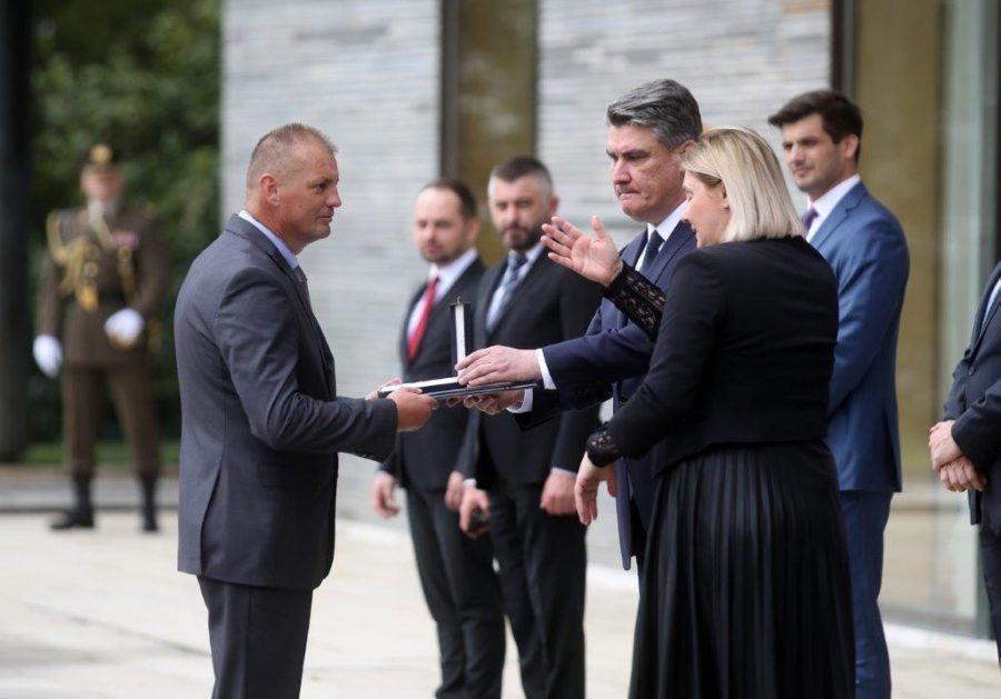 U povodu 30. obljetnice akcije „Plitvice“ i pogibije Josipa Jovića: Milanović dodijelio odlikovanja ranjenim sudionicima akcije Plitvice