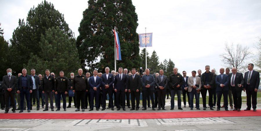 U povodu 30. obljetnice akcije „Plitvice“ i pogibije Josipa Jovića: Milanović dodijelio odlikovanja ranjenim sudionicima akcije Plitvice