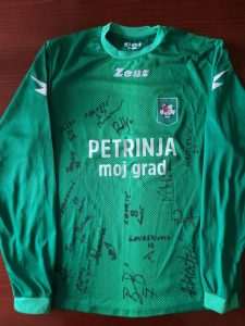 NASTAVLJENA AKCIJA PRODAJE DRESOVA U POLJSKOJ ZA BANOVINU: Rukometaši Domagoj Duvnjak i Zlatko Horvat poslali svoje pakete, Mario Maloča poslao dres Lechie Gdańsk NASTAVLJENA AKCIJA PRODAJE DRESOVA U POLJSKOJ ZA BANOVINU: Rukometaši Domagoj Duvnjak i Zlatko Horvat poslali svoje pakete, Mario Maloča poslao dres Lechie Gdańsk
