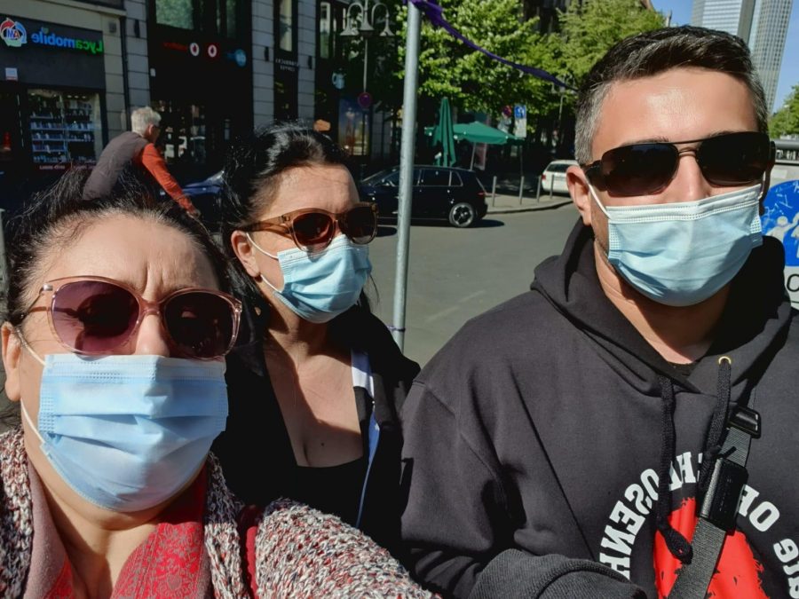 (FOTO) DOBAR JE OSJEĆAJ ČINITI DOBRO: Hrvati su beskućnicima iz Frankfurta dijelili hranu i higijenske potrepštine