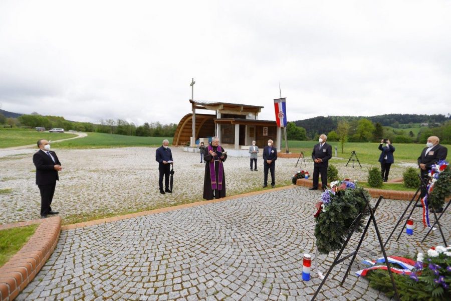 76. GODIŠNJICA BLEIBURŠKE TRAGEDIJE: Veleposlanik Glunčić u ime Hrvatskog sabora i Hrvatske vlade odao počast žrtvama polaganjem vijenaca na Bleiburškom polju