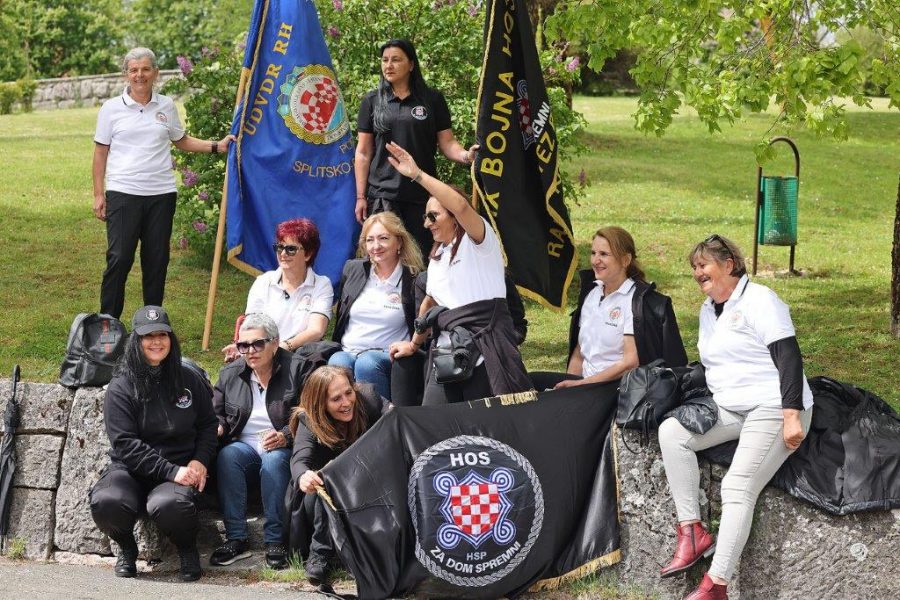 (FOTO) NA UDBINI ODANA POČAST ŽRTVAMA BLEIBURŠKE TRAGEDIJE: Biskup Križić istaknuo kako je "zločin i kad se osuđuje zločin samo jedne strane" HOS Udbina