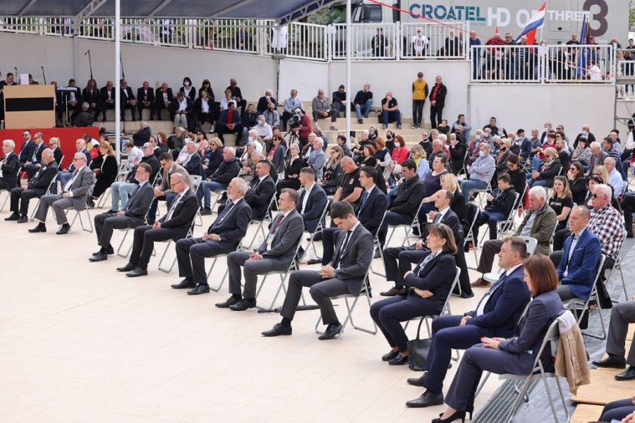 (FOTO) NA UDBINI ODANA POČAST ŽRTVAMA BLEIBURŠKE TRAGEDIJE: Biskup Križić istaknuo kako je "zločin i kad se osuđuje zločin samo jedne strane" Udbina