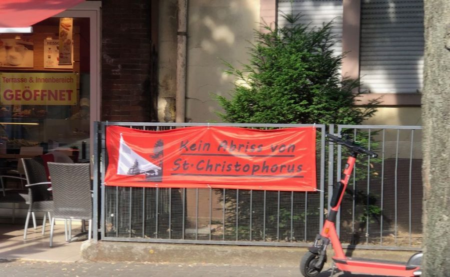 USTALI PROTIV RUŠENJA CRKVE: Njemački i ostali katolici iz Frankfurt-Preungesheima usprotivili se odluci Biskupije Limburg