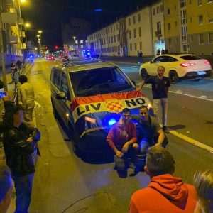 (VIDEO) "LUDNICA" U FRANKFURTU NAKON POBJEDE VATRENIH: Njemačka policija slavila s Hrvatima!"