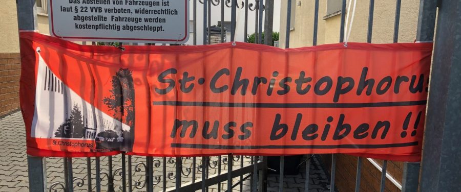 USTALI PROTIV RUŠENJA CRKVE: Njemački i ostali katolici iz Frankfurt-Preungesheima usprotivili se odluci Biskupije Limburg