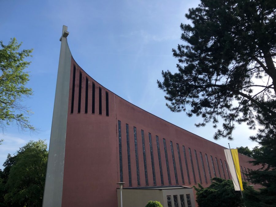 USTALI PROTIV RUŠENJA CRKVE: Njemački i ostali katolici iz Frankfurt-Preungesheima usprotivili se odluci Biskupije Limburg