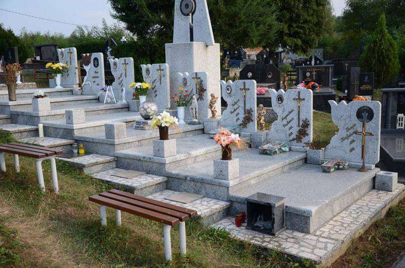 Grobnice osmero ubijene hrvatske djece iz Viteza / Foto: Hrvatski Vitez