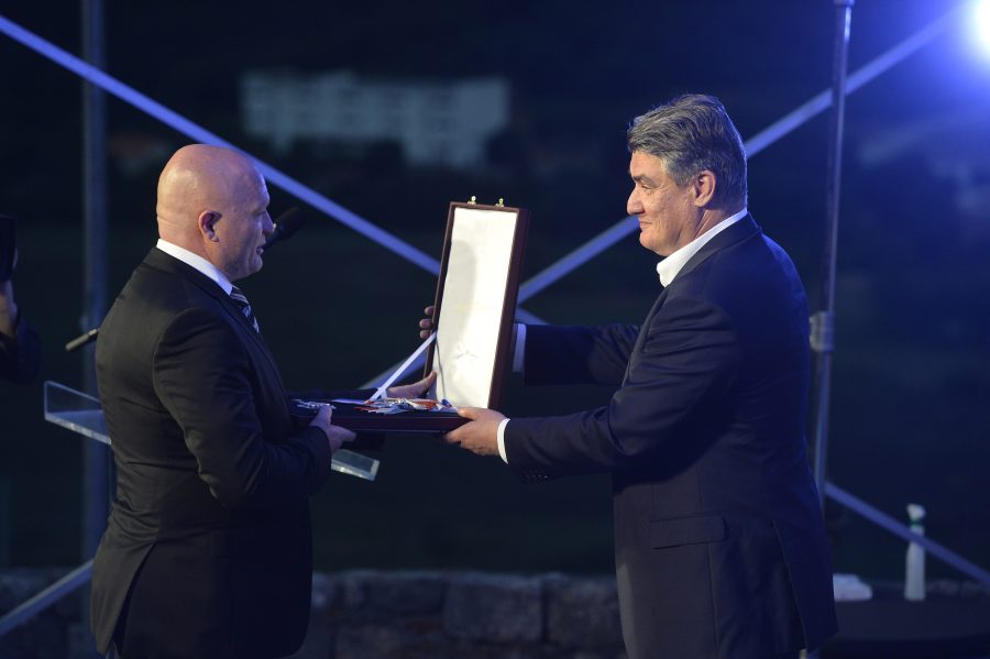 MILANOVIĆ URUČIO VISOKA ODLIČJA: Odlikujemo neke od najboljih među vama, ne da bi nekog povrijedili već potvrdili ispravnost našeg puta