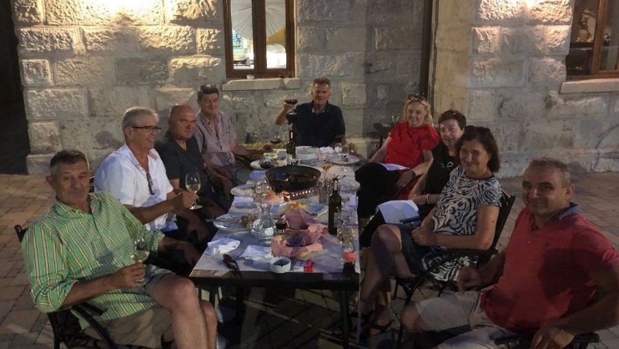 LJETNJA REPORTERSKA ŠETNJA: Slavlje 28. godišnjice braka s pričom o Golubinki i ravanjskim običajima