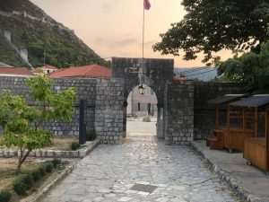 (FOTO I VIDEO) SPASILI 60 TONA SOLI: Rukometaši RKHM Dubrovnik odazvali se pozivu iz Stona za berbu soli