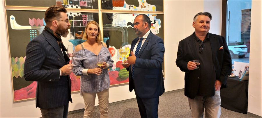 PLATNA KOJA ŠIRE POZITIVU: U Beču otvorena izložba slika Zorana Šimunovića iz Nuštra