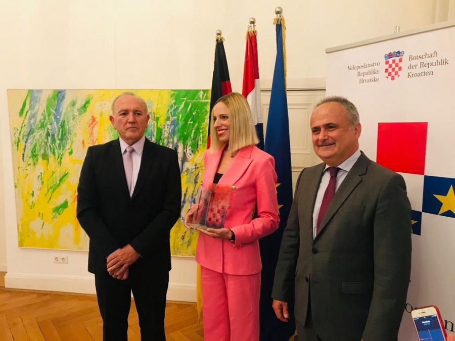 DODJELA VEČERNJAKOVIH DOMOVNICA 2021. U BERLINU: Priznanja onima koji kroz svoj rad predstavljaju i Hrvatsku