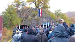 (FOTO) HRVATSKO HODOČAŠĆE NA BOBOVAC: Kardinal Puljić predvodio molitvu za BiH na obljetnicu smrti bosanske kraljice Katarine Kosače