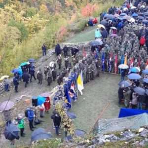 (FOTO) HRVATSKO HODOČAŠĆE NA BOBOVAC: Kardinal Puljić predvodio molitvu za BiH na obljetnicu smrti bosanske kraljice Katarine Kosače