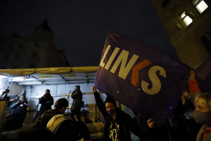 (VIDEO i FOTO) Više stotina ljudi na prosvjednima pred centralom „narodnjaka“ u Beču tražilo Kurzovu ostavku