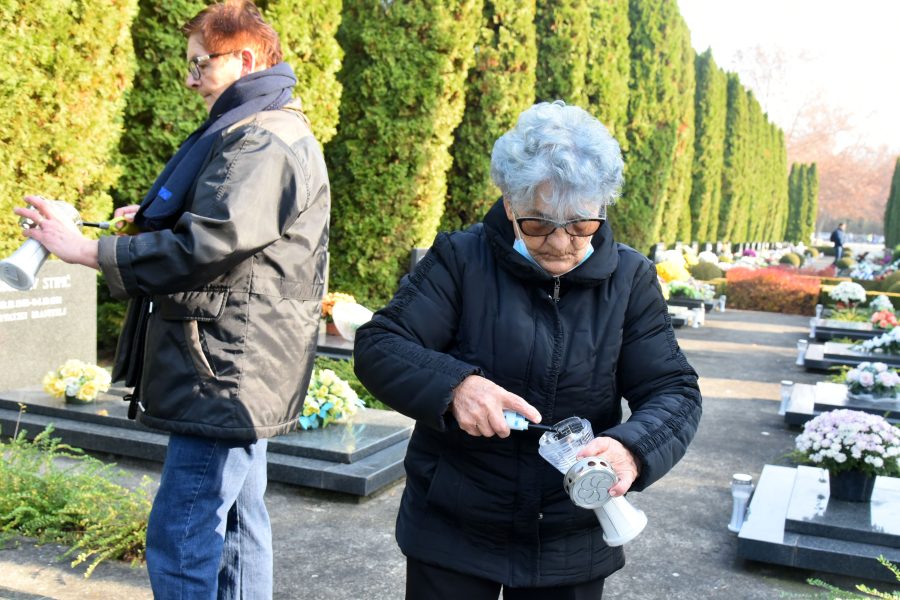 Vukovar groblje svijece