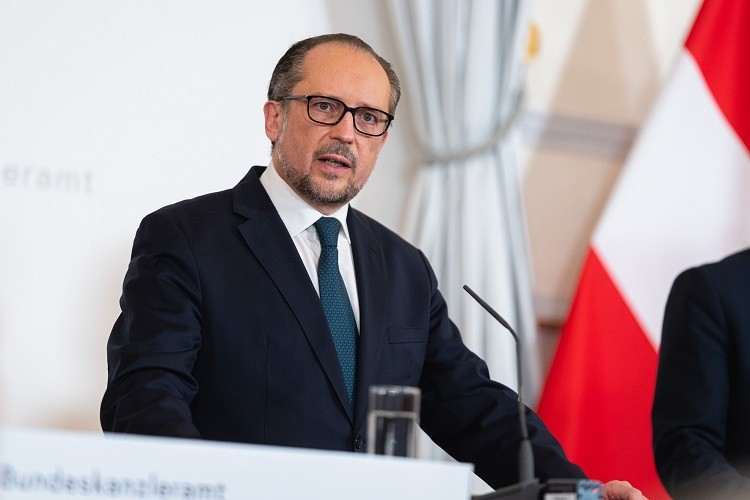 AUSTRIJSKI KANCELAR SCHALLENBERG: “Tužno, ali nužno! Austrija mora od ponedjeljka u lockdown, zbog nesolidarnog ponašanja previše ljudi. Od 1. veljače uvodimo obvezno Covid cijepljenje”