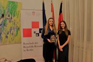 BERLIN: U Veleposlanstvu RH predstavljen novi roman Njegova žena Marijane Dokoza