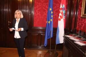 (FOTO i VIDEO) U Beču Večernjakova domovnica za 2021. uručena atletičarki Ivoni Dadić i mladim gradišćanskim Hrvatima