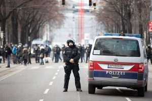 (FOTO) TRAŽENA “SLOBODA, PRAVA I DEMOKRACIJA”: Prosvjedi protiv obveznog cijepljenja u Beču i cijeloj Austriji. Pozdrav antivaksera iz Beča “prijateljima” u Hrvatskoj, Njemačkoj i Gračkoj