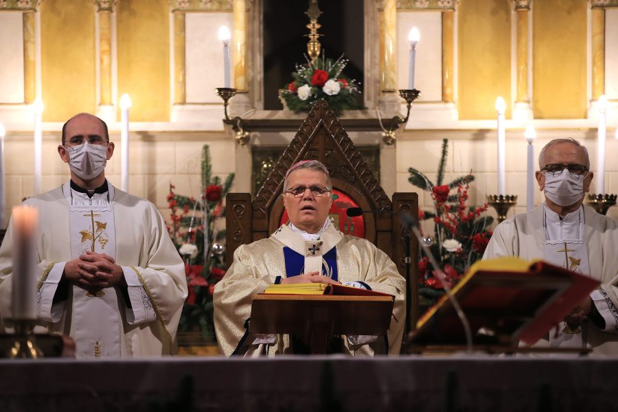 OSIJEK: Nadbiskup Hranić poručio da Božić slavimo kako bismo nakon slavlja izašli kao obnovljeni ljudi