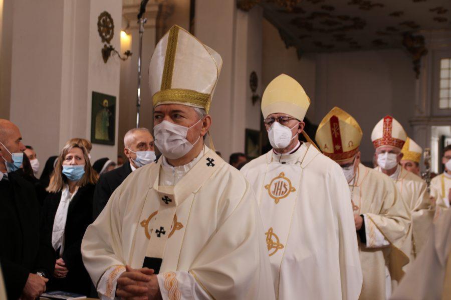 NAKON VIŠE OD GODINU DANA ČEKANJA: Zaređen novi dubrovački biskup mons. Roko Glasnović!
