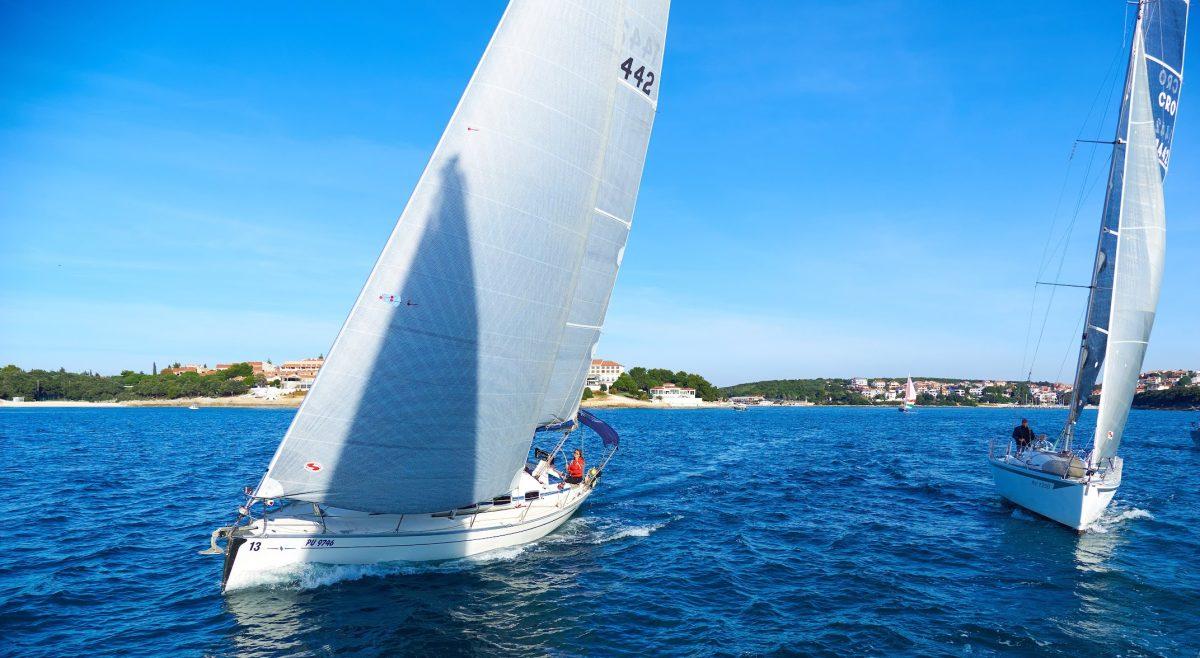 JEDRILIČARSKI SPEKTAKL JK DELFIN: Full moon regata od Pule, oko Suska do Cresa održava se 18 ožujka