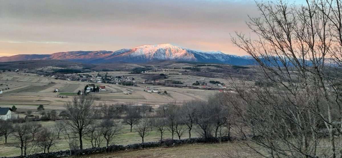 TREPTAJI LJEPOTE: Nova monografija Marijana Karaule inspirirana jedinstvenim ljepotama Bosne i Hercegovine… TREPTAJI LJEPOTE: Nova monografija Marijana Karaule inspirirana jedinstvenim ljepotama Bosne i Hercegovine…