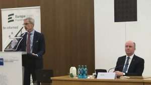 GUVERNER HNB-a BORIS VUJČIĆ U FRANKFURTU: Ulaskom u eurozonu Hrvatska će postati bolje i interesantnije odredište za strane investicije i njemačke turiste GUVERNER HNB-a BORIS VUJČIĆ U FRANKFURTU: Ulaskom u eurozonu Hrvatska će postati bolje i interesantnije odredište za strane investicije i njemačke turiste