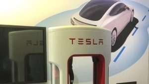 PRVI PUT U ZADNJEM DESETLJEĆU: Tesla prodaje manje električnih automobila nego prethodnih godina
