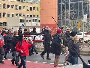 (FOTO i VIDEO) PROSVJED U FRANKFURTU: Među prosvjednicima u Frankfurtu bili i Hrvati