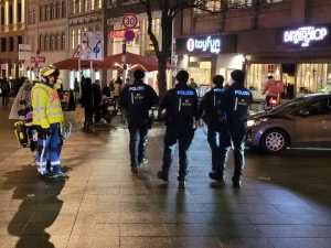 (FOTO i VIDEO) PROSVJEDI PROTIV KORONA MJERA U STUTTGARTU: Prosvjednici dali novo značenje pravilu 3G (FOTO i VIDEO) PROSVJEDI PROTIV KORONA MJERA U STUTTGARTU: Prosvjednici dali novo značenje pravilu 3G