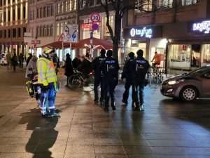 (FOTO i VIDEO) PROSVJEDI PROTIV KORONA MJERA U STUTTGARTU: Prosvjednici dali novo značenje pravilu 3G (FOTO i VIDEO) PROSVJEDI PROTIV KORONA MJERA U STUTTGARTU: Prosvjednici dali novo značenje pravilu 3G