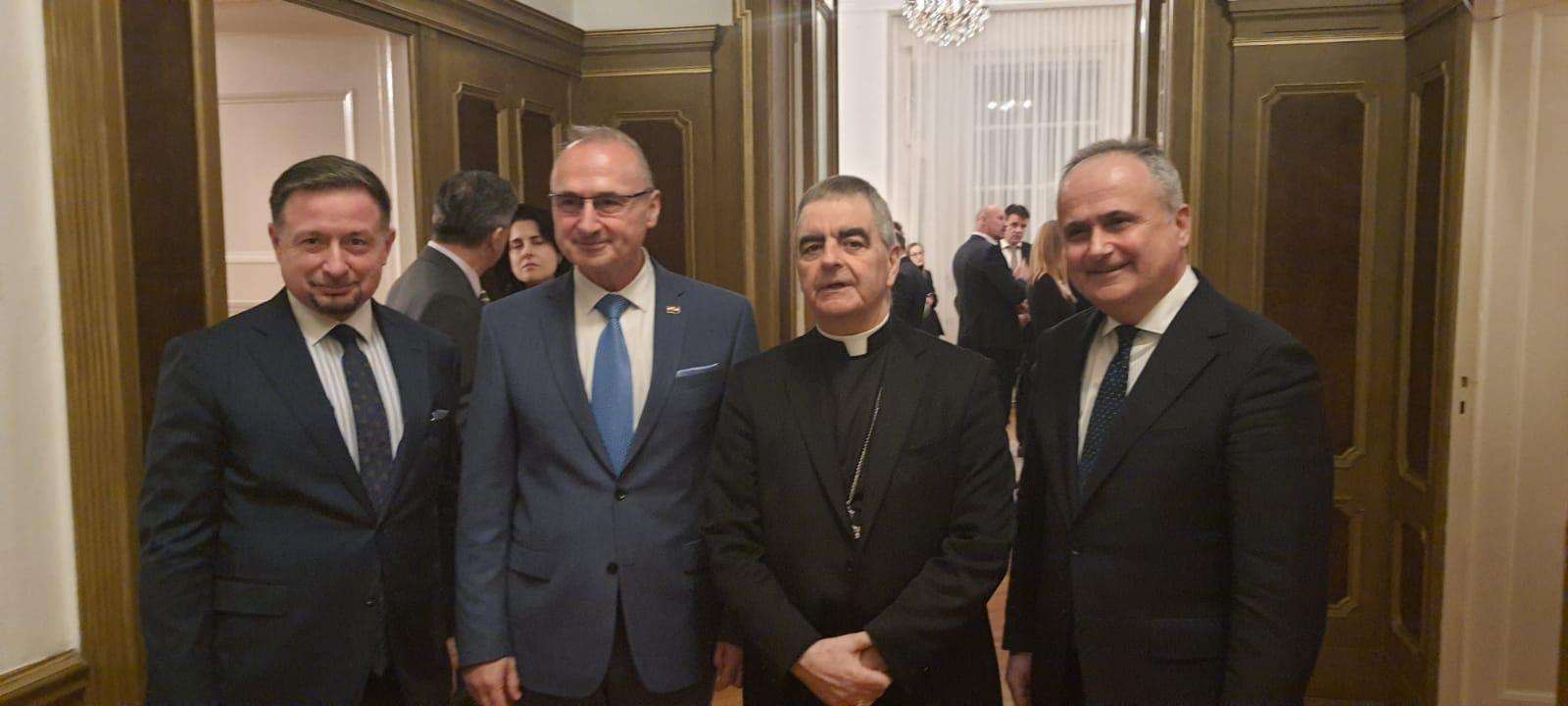 (FOTO) GRLIĆ RADMAN U BERLINU: Njemačka je svjesna mogućih opasnih učinaka prelijevanja ukrajinskog rata na zapadni Balkan (FOTO) GRLIĆ RADMAN U BERLINU: Njemačka je svjesna mogućih opasnih učinaka prelijevanja ukrajinskog rata na zapadni Balkan