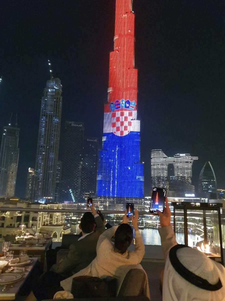 BURJ KHALIFA U BOJAMA HRVATSKE ZASTAVE: Premijer Plenković sa hrvatskim izaslanstvom doputovao u Dubai za svjetsku izložbu EXPO 2022
