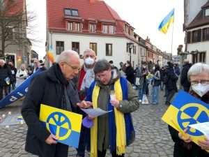 (VIDEO) PROSVJEDI PROTIV AGRESIJE NA UKRAJINU: Prosvjednicima u Frankfurtu posredstvom video veze obratio se ukrajinski predsjednik Volodimir Zelenskij