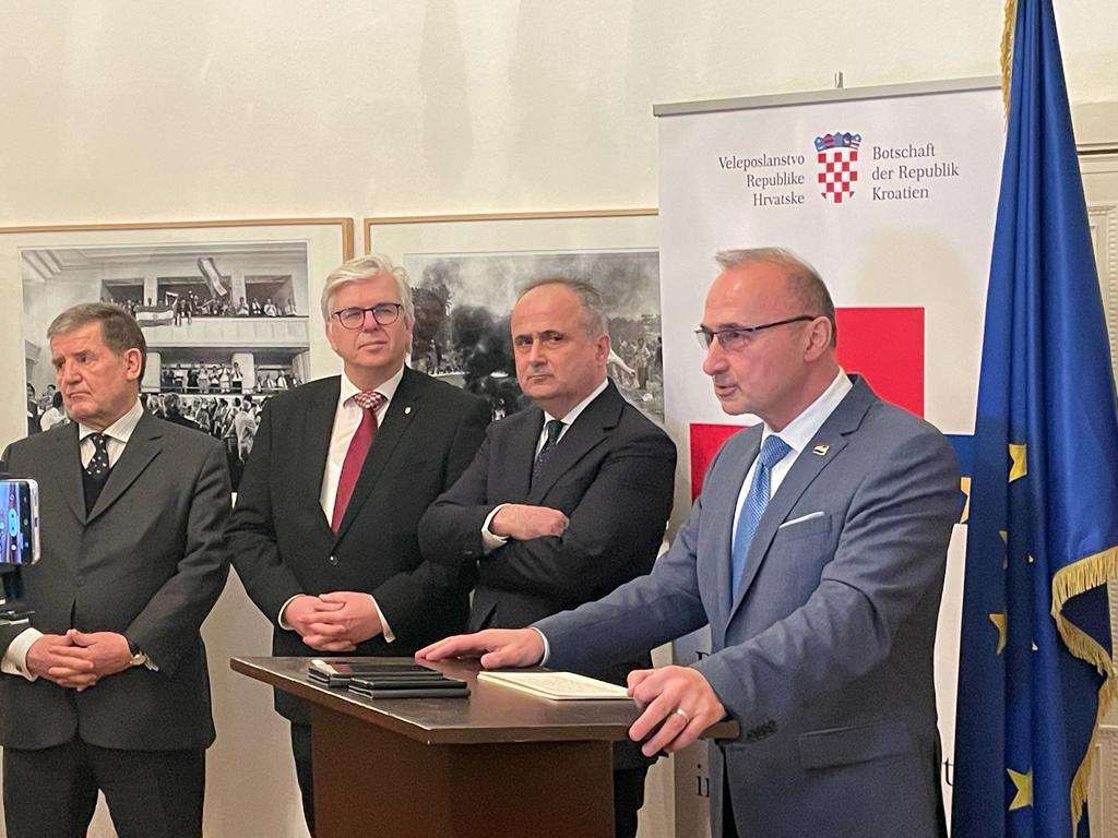 (FOTO) GRLIĆ RADMAN U BERLINU: Njemačka je svjesna mogućih opasnih učinaka prelijevanja ukrajinskog rata na zapadni Balkan (FOTO) GRLIĆ RADMAN U BERLINU: Njemačka je svjesna mogućih opasnih učinaka prelijevanja ukrajinskog rata na zapadni Balkan