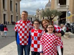 (VIDEO i FOTO) "JEDNA DOMOVINA": Hrvati iz cijelog svijeta u spotu Zaprešić Boysa