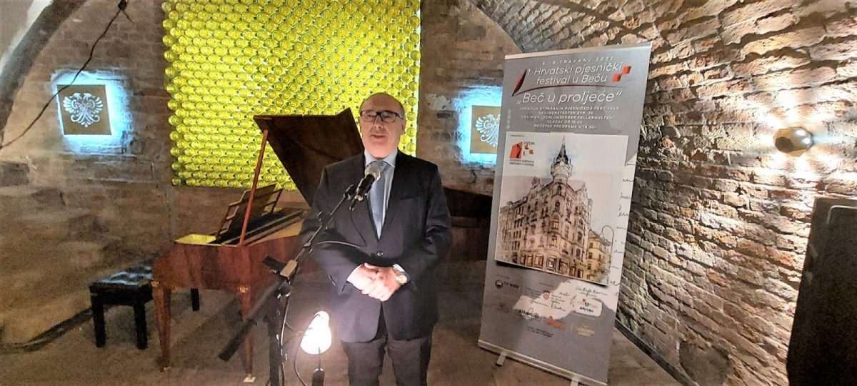 (FOTO) PRVI HRVATSKI PJESNIČKI FESTIVAL: “Beč u proljeće” predstavio pjesnička stvaranja na hrvatski način