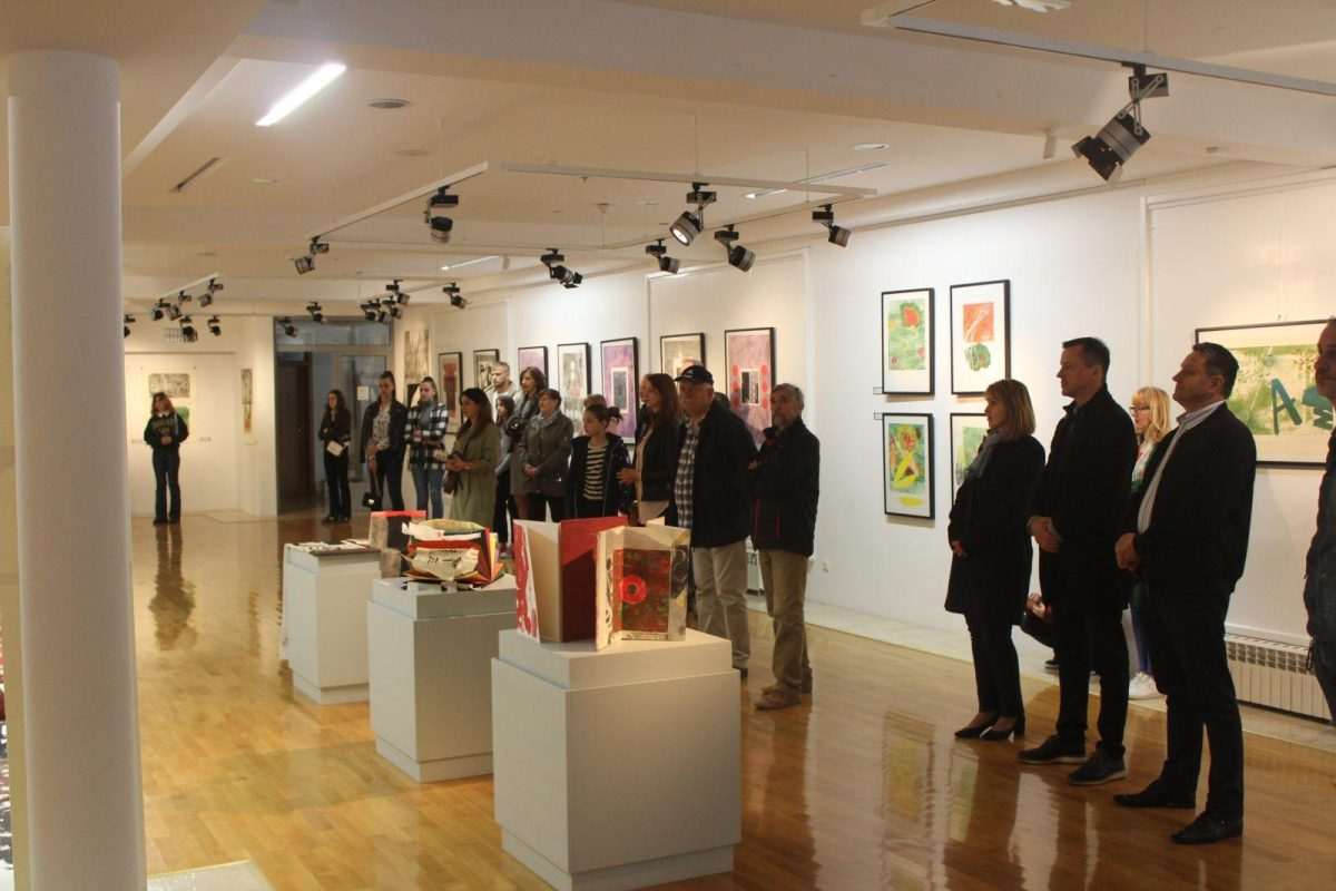 LIVNO: Dobitnica Grand Prix 2. Međunarodnog trijenala grafike Livno predstavila svoja djela