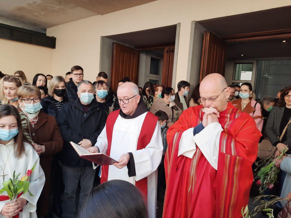 (VIDEO i FOTO) CVJETNICA U MAINZU: Hrvati u velikom broju na svetoj misi u crkvi sv. Bonifacija