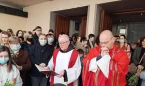 (VIDEO i FOTO) CVJETNICA U MAINZU: Hrvati u velikom broju na svetoj misi u crkvi sv. Bonifacija