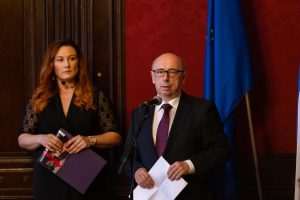 MODNA REVIJA I IZLOŽBA U VELEPOSLANSTVU RH U BEČU: Strani diplomati oduševljeni kreacijama Gordane Zucić, Damira Begovića, Mine Petre Petričec i Stipe Filipovića