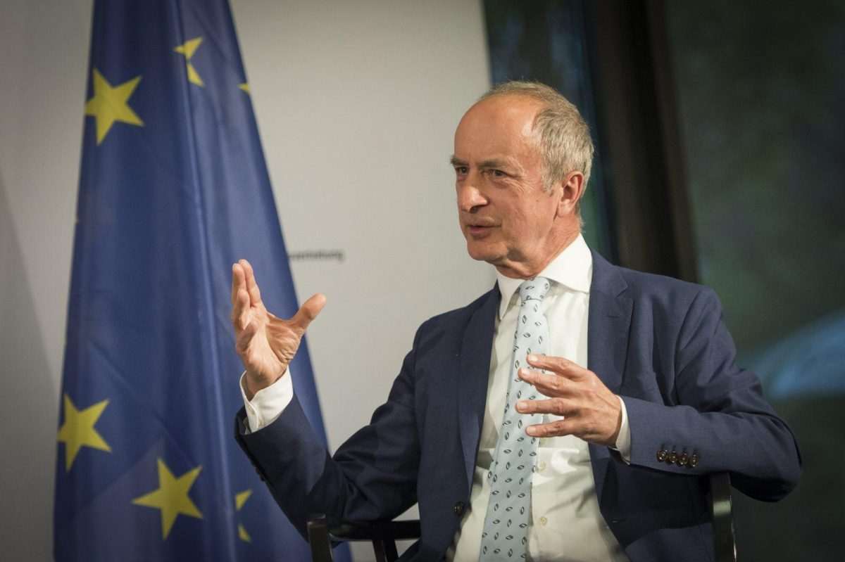 U DVOJBI IZMEĐU VLÀSNŌSTI (VLASTITOSTI) I KOPIRANJA: Okrugli stol u Berlinu: Federalizam – model i za Europsku uniju?