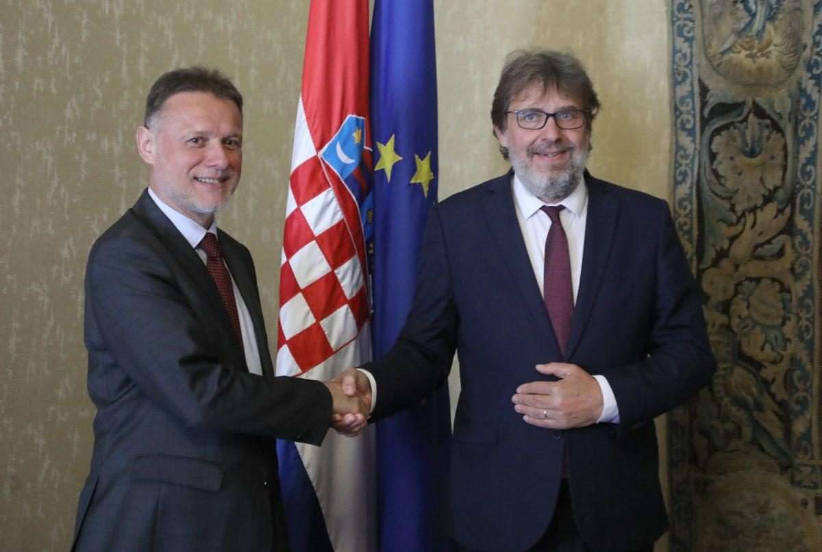 JANDROKOVIĆ PRIMIO ŽIGMANOVA: Sugovornici osudili pokušaje podjele hrvatskog korpusa s ciljem raslojavanja hrvatske zajednice u Srbiji JANDROKOVIĆ PRIMIO ŽIGMANOVA: Sugovornici osudili pokušaje podjele hrvatskog korpusa s ciljem raslojavanja hrvatske zajednice u Srbiji