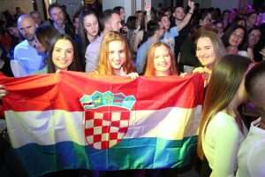 (FOTO) DALMATINO U DORTMUNDU: Publika u glas pjevala sve hitove popularnog benda (FOTO) DALMATINO U DORTMUNDU: Publika u glas pjevala sve hitove popularnog benda