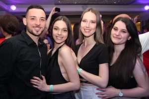 (FOTO) DALMATINO U DORTMUNDU: Publika u glas pjevala sve hitove popularnog benda (FOTO) DALMATINO U DORTMUNDU: Publika u glas pjevala sve hitove popularnog benda